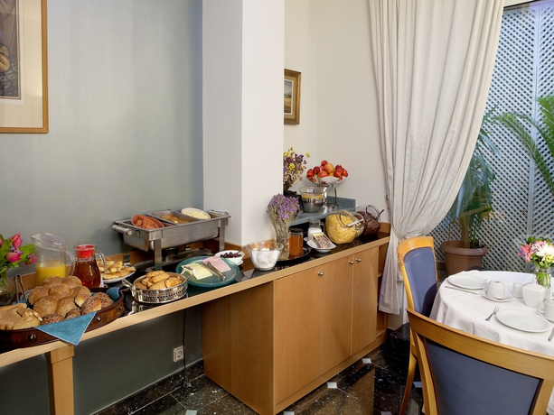 Imagen del bar/restaurante del Hotel Athos. Foto 5