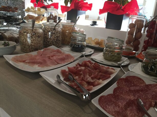 Imagen del bar/restaurante del Hotel Athos, Pasina. Foto 15