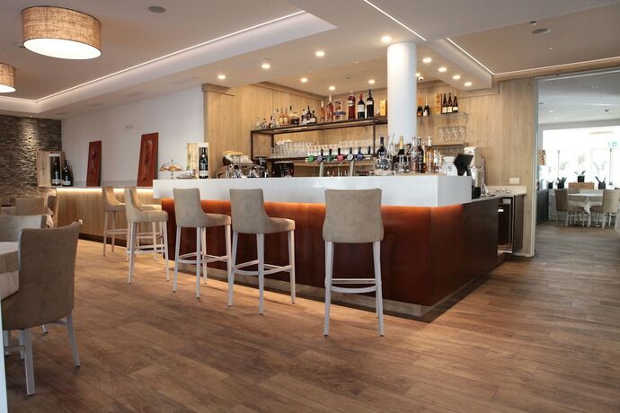 Imagen del bar/restaurante del Hotel Athos, Pasina. Foto 17