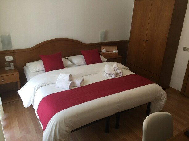 Imagen de la habitación del Hotel Athos, Riva del Garda. Foto 31