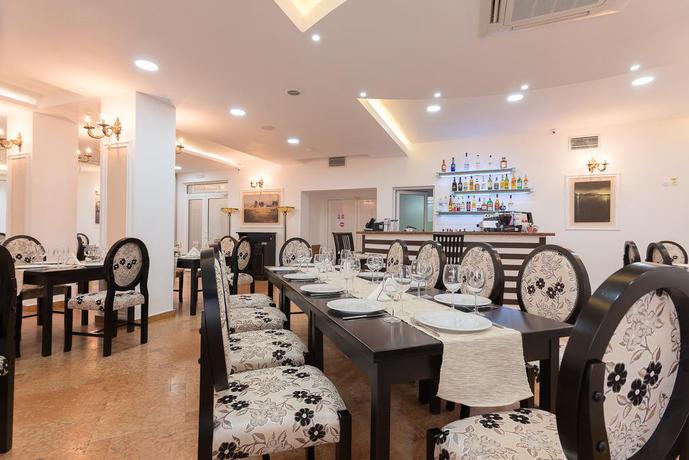 Imagen del bar/restaurante del Hotel Athos Rmt. Foto 4