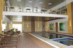 Imagen de la piscina del Hotel Atibaia Residence. Foto 7