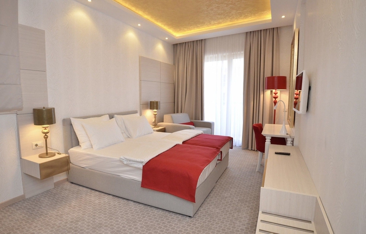 Imagen de la habitación del Hotel Atina. Foto 7