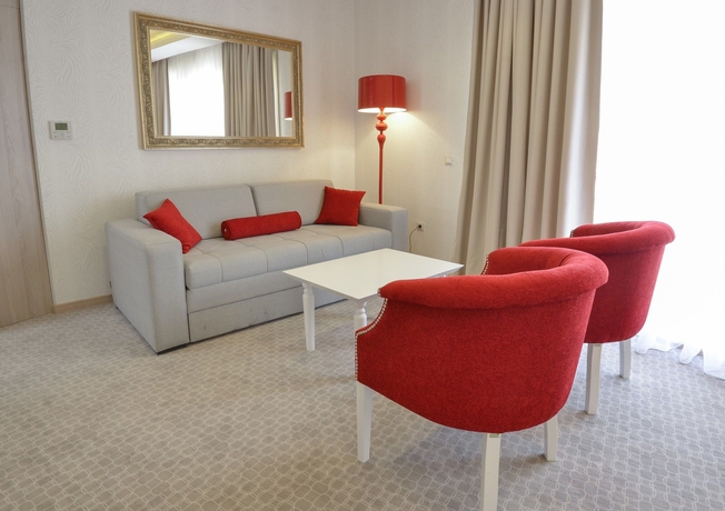 Imagen de los interiores del Hotel Atina. Foto 14