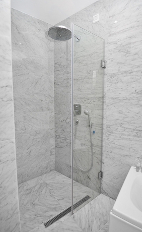Imagen de la habitación del Hotel Atina. Foto 8