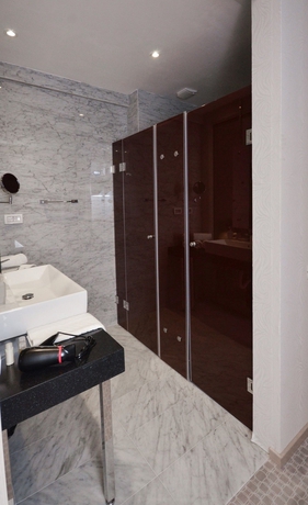 Imagen de la habitación del Hotel Atina. Foto 10