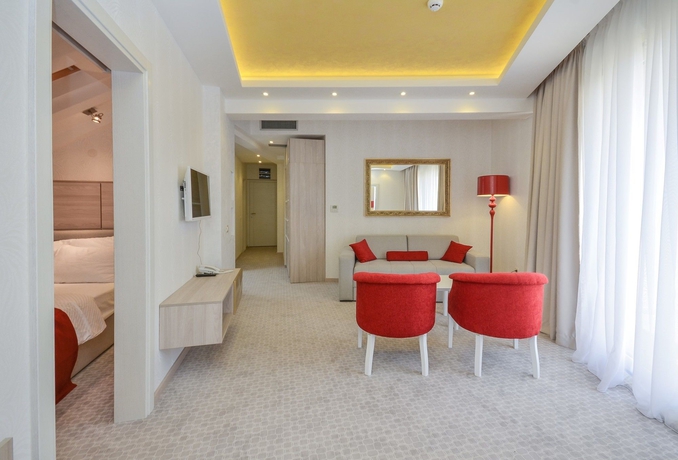 Imagen de los interiores del Hotel Atina. Foto 15