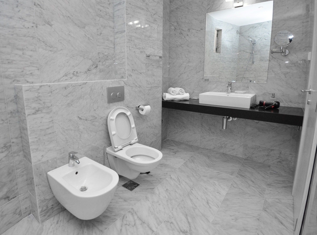 Imagen de la habitación del Hotel Atina. Foto 13