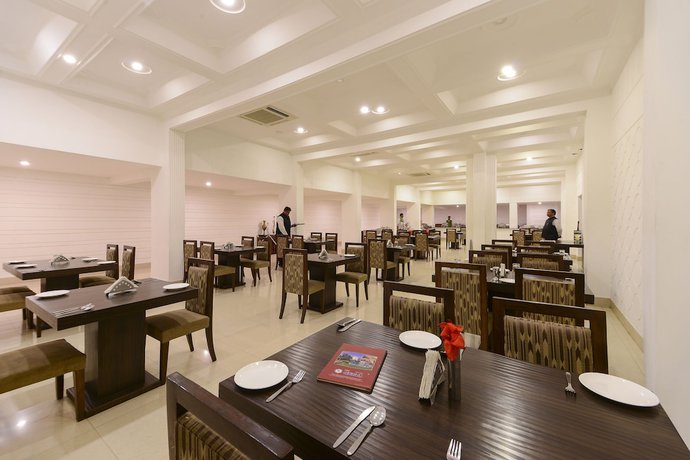 Imagen del bar/restaurante del Hotel Atithi, Agra. Foto 3