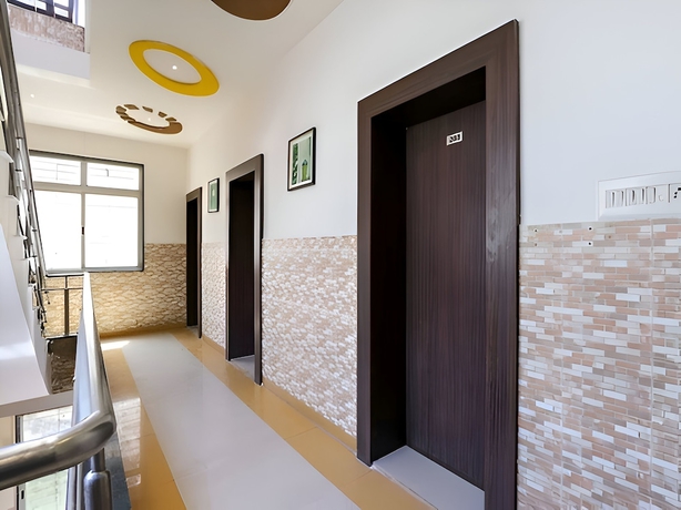 Imagen de los interiores del Hotel Atithi - Opposite Shreeji Hospital. Foto 14