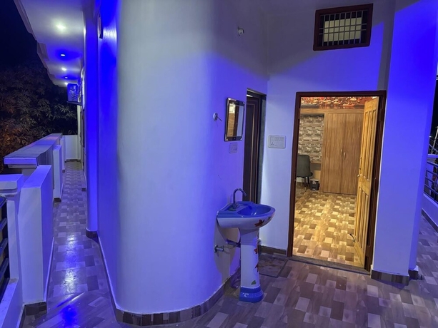Imagen de la habitación del Hotel Atithi Palace Luxury Guest House. Foto 11