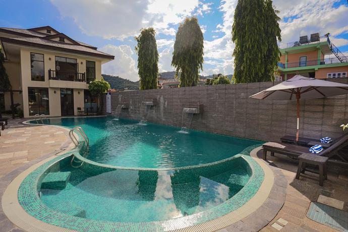 Imagen de la piscina del Hotel Atithi Resort and Spa. Foto 12