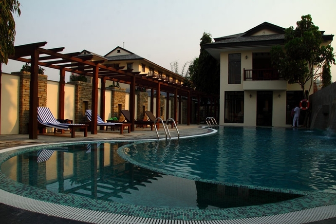 Imagen de la piscina del Hotel Atithi Resort and Spa. Foto 13