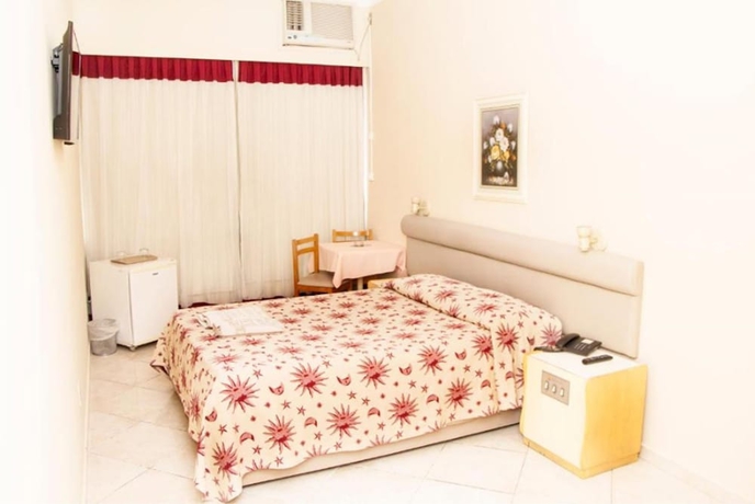 Imagen de la habitación del Hotel Atlântico Lapa. Foto 6