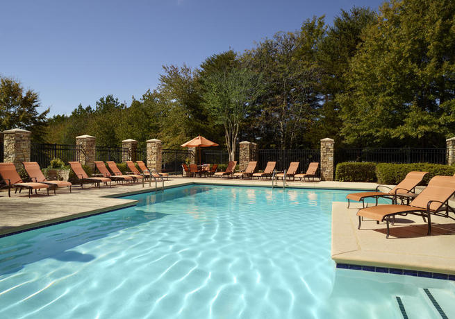 Imagen de la piscina del Hotel Atlanta Marriott Alpharetta. Foto 10