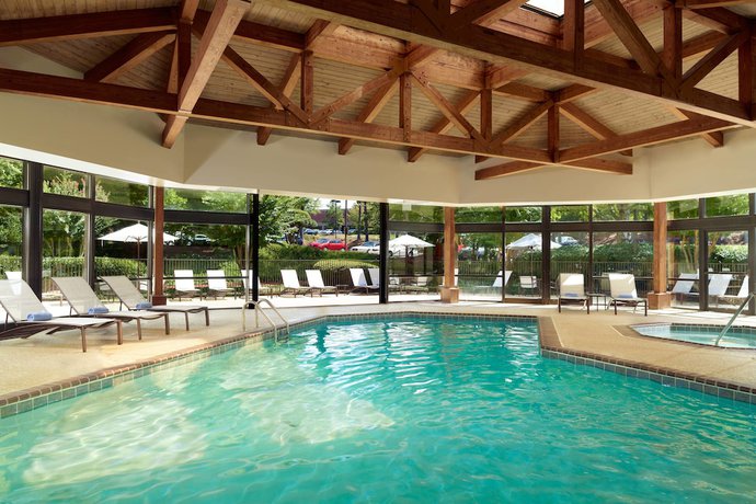 Imagen de la piscina del Hotel Atlanta Marriott Peachtree Corners. Foto 14