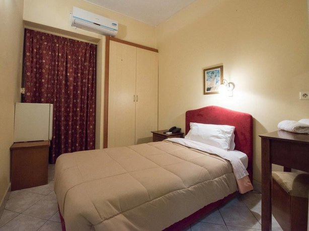 Imagen de la habitación del Hotel Atlanta, Patras. Foto 11