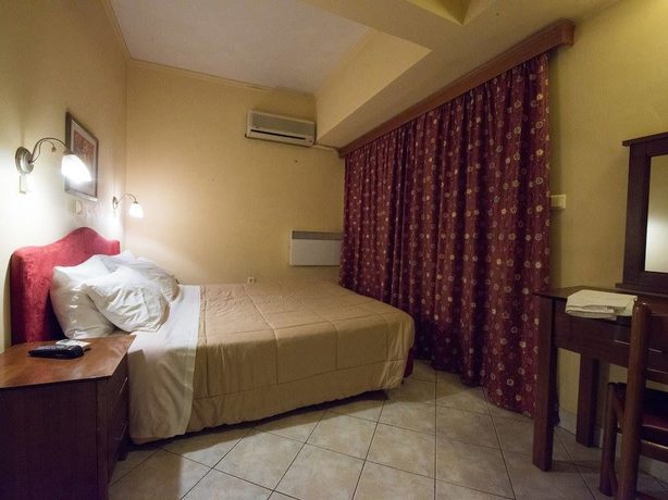 Imagen de la habitación del Hotel Atlanta, Patras. Foto 13