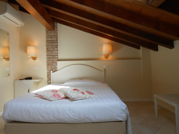 Imagen de la habitación del Hotel Atlantic, Bolonia. Foto 16