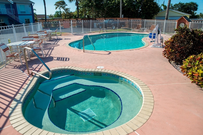 Imagen de la piscina del Hotel Atlantic Inn, Melbourne. Foto 10