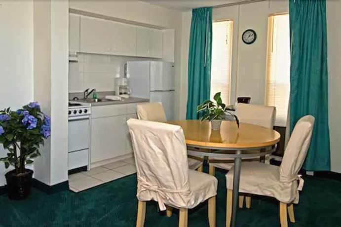 Imagen de la habitación del Hotel Atlantic Ocean Palm Inn. Foto 15