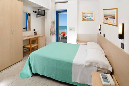 Imagen de la habitación del Hotel Atlantic, Senigallia. Foto 2