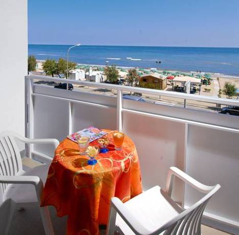 Imagen de la habitación del Hotel Atlantic, Senigallia. Foto 4