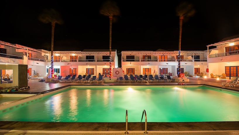 Imagen de la piscina del Hotel Atlantic View Lanzarote. Foto 19