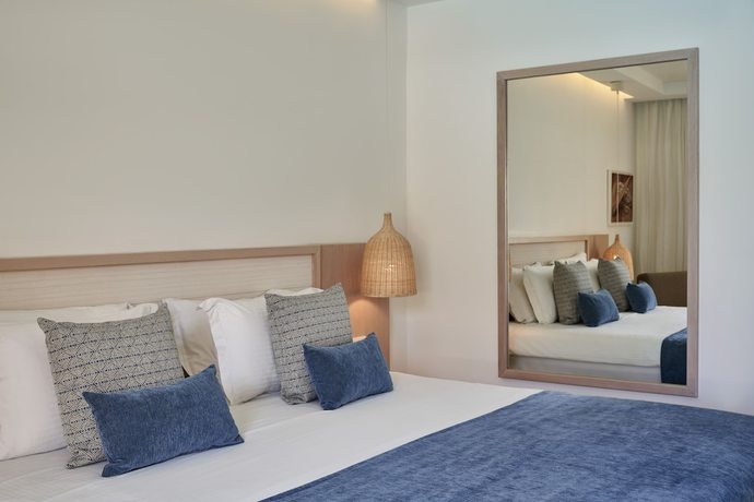 Imagen de la habitación del Hotel Atlantica Aeneas Resort, Ayia Napa. Foto 11