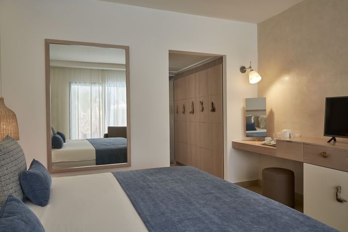 Imagen de la habitación del Hotel Atlantica Aeneas Resort. Foto 4