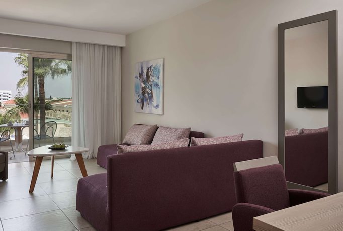 Imagen de la habitación del Hotel Atlantica Aeneas Resort. Foto 8