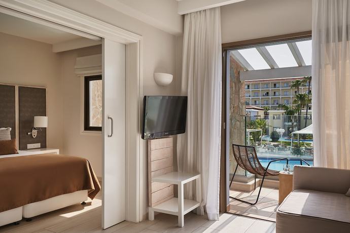 Imagen de la habitación del Hotel Atlantica Aeneas Resort. Foto 17