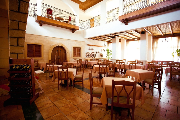 Imagen del bar/restaurante del Hotel Atlantica Akteon. Foto 2