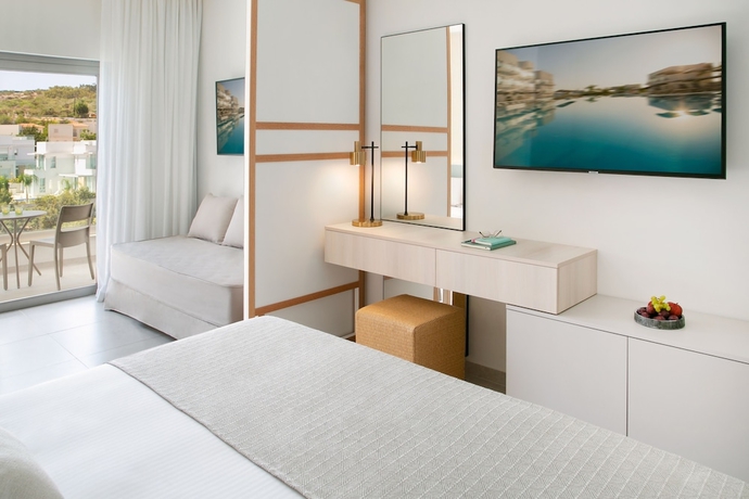 Imagen de la habitación del Hotel Atlantica Aqua Blue. Foto 5