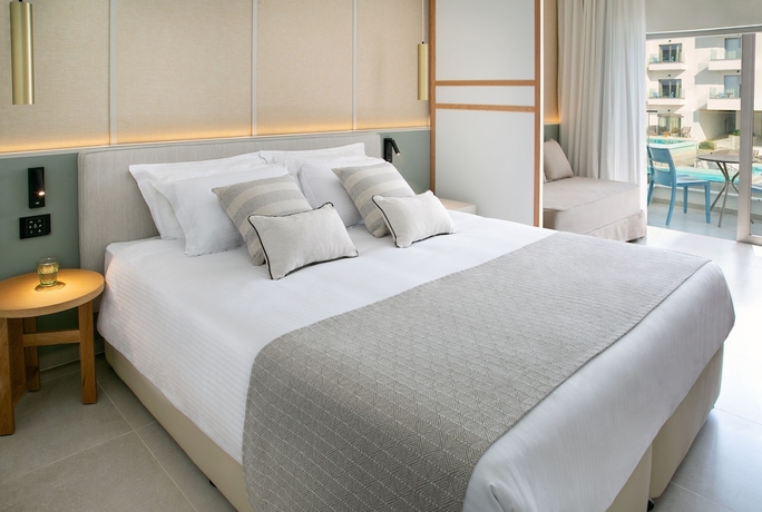 Imagen de la habitación del Hotel Atlantica Aqua Blue. Foto 9