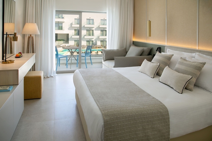 Imagen de la habitación del Hotel Atlantica Aqua Blue. Foto 10