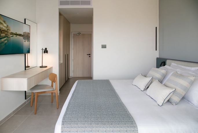 Imagen de la habitación del Hotel Atlantica Aqua Blue. Foto 13