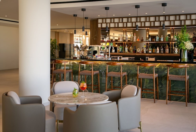Imagen del bar/restaurante del Hotel Atlantica Aqua Blue. Foto 3