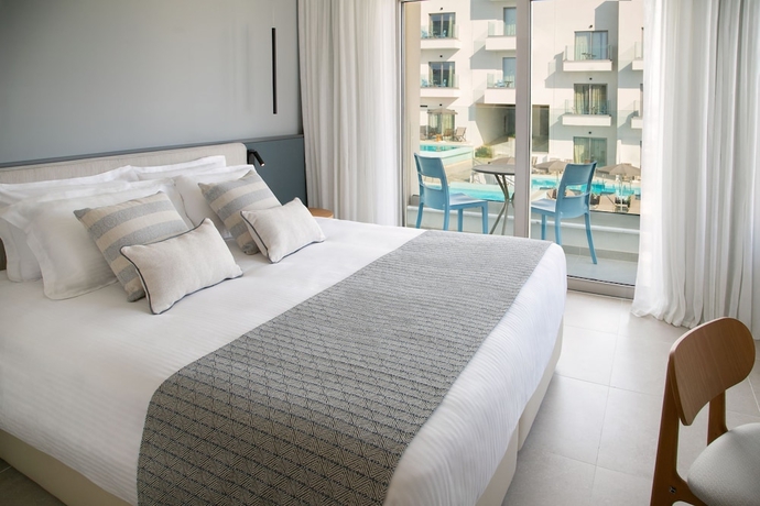 Imagen de la habitación del Hotel Atlantica Aqua Blue. Foto 14