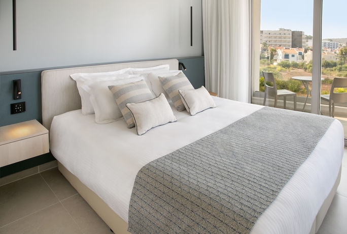 Imagen de la habitación del Hotel Atlantica Aqua Blue. Foto 15
