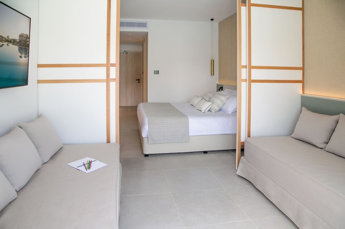 Imagen de la habitación del Hotel Atlantica Aqua Blue. Foto 17