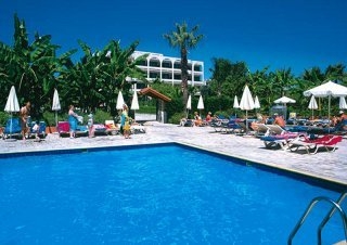 Imagen de la piscina del Hotel Atlantica Gardens. Foto 5