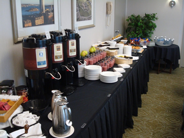 Imagen del bar/restaurante del Hotel Atlantica Halifax. Foto 3