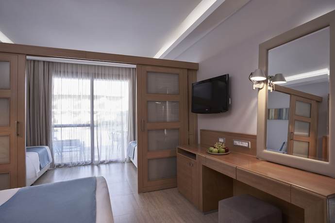 Imagen de la habitación del Hotel Atlantica Holiday Village Rhodes. Foto 15