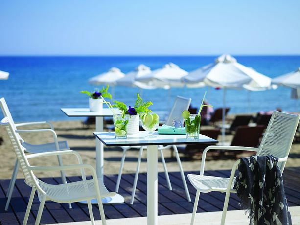 Imagen del bar/restaurante del Hotel Atlantica Kalliston Resort - Adults Only. Foto 4