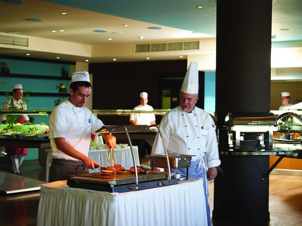 Imagen del bar/restaurante del Hotel Atlantica Kalliston Resort - Adults Only. Foto 5