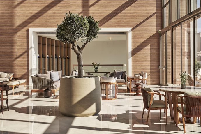 Imagen del bar/restaurante del Hotel Atlantica Mare Village Paphos. Foto 2