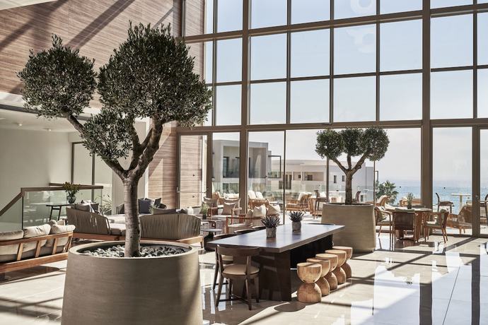 Imagen del bar/restaurante del Hotel Atlantica Mare Village Paphos. Foto 3