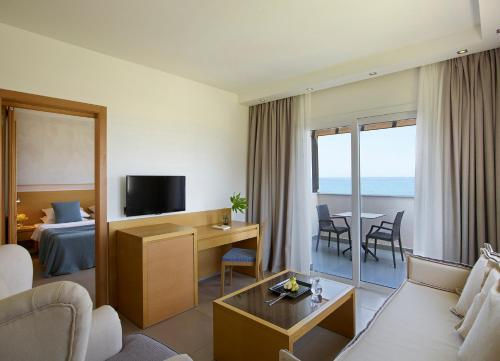 Imagen de la habitación del Hotel Atlantica Marmari Palace, TROULOS. Foto 16