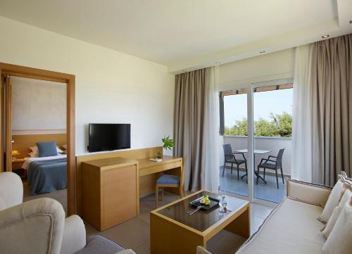 Imagen de la habitación del Hotel Atlantica Marmari Palace, TROULOS. Foto 17